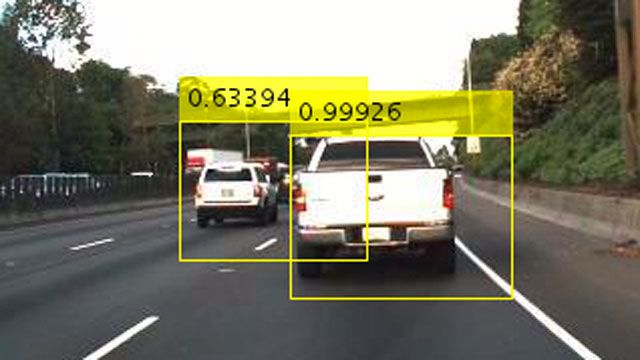 来自车辆摄像头的照片显示了另外两辆车。