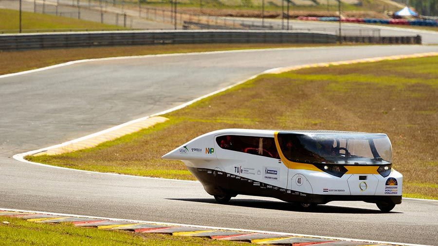 2013年普利司通世界太阳能挑战赛上的斯特拉太阳能车。
