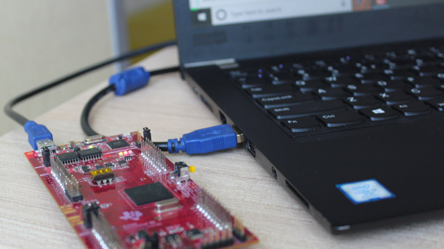 为TI C2000处理器安装嵌入式编码器支持包，并使用金宝app硬件支持包部署一个Simulink模型来闪烁TI F28379D发射台上的车载LED。金宝app