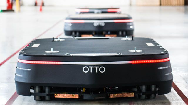 OTTO 1500自动驾驶车辆用于物料运输。